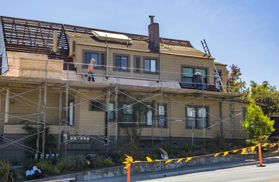 Local Roofing contractor team in Cutler Bay